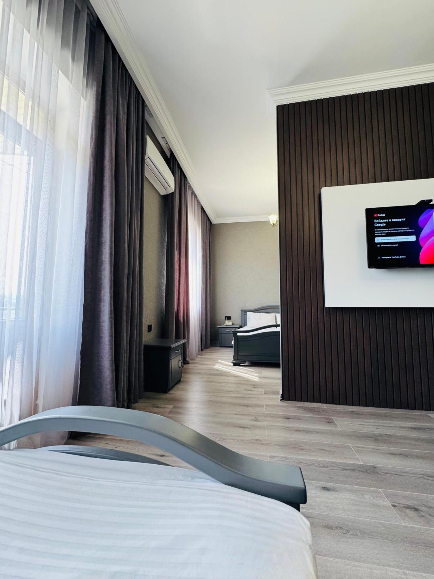 Capital Hotel Yerevan Ngoại thất bức ảnh